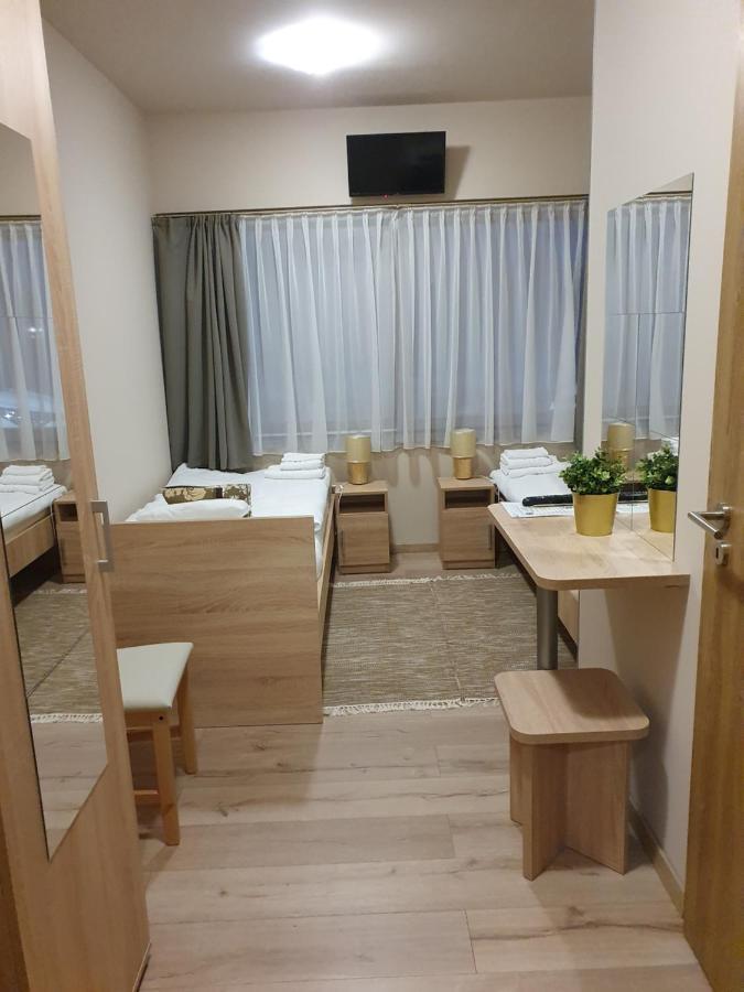 Platina Panzio*** Bed & Breakfast Ujhartyan Exterior photo