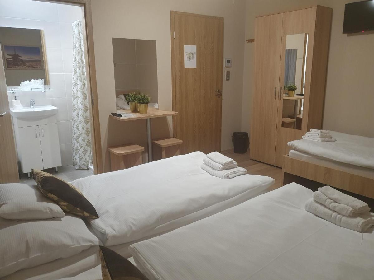 Platina Panzio*** Bed & Breakfast Ujhartyan Exterior photo