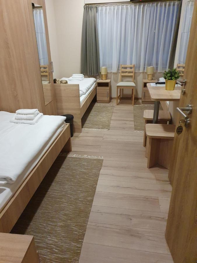 Platina Panzio*** Bed & Breakfast Ujhartyan Exterior photo