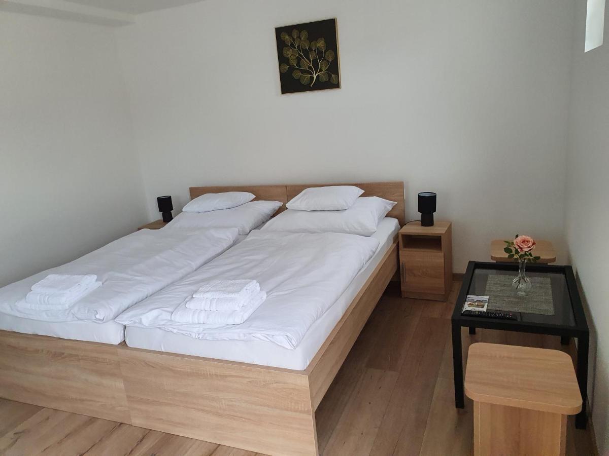 Platina Panzio*** Bed & Breakfast Ujhartyan Exterior photo